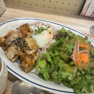 ディーアイワイ サラダ & デリカテッセン_0