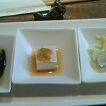 のぶ - 150415新潟　のぶ　お通し（もずく酢、カニ味噌豆腐、小柱tとうるい辛子酢味噌和え）