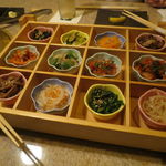 焼肉 銀座コバウ - 前菜：キムチ＆ナムル12種盛り1