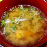 とんかつ 茅 - とんかつ 茅 ＠日本橋茅場町 豆腐と若布の味噌汁