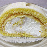 自由が丘ロール屋 - 「自由が丘ロール」　カット304円