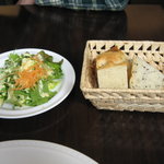 ヴィア トスカネッラ - サラダとパン