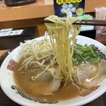 ちから - 「中華そば」（840圓）の麺アップ。