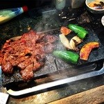 Asa Ko - 看板メニューの、牛肉石焼