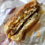 マクドナルド - 切るのがめんどくさくて、珍しくかじってみた(*´﹀`*)