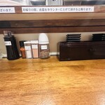 とんかつ檍のカレー屋 いっぺこっぺ - 卓上