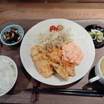 中野珈琲店 - 「本日のランチ」700円(スープ、サラダ、小鉢、お新香付き)