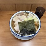 ケンちゃんラーメン - 料理写真:"中華そば(大盛)"1,100円に"チャーシュー"200円をトッピング♪