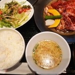 Yakiniku Toraji - 2,200円ランチ（カルビ・ハラミ・豚トロ）