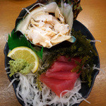 あだん - 夜光貝の刺身（鮮魚店購入品。まぐろはサービス）