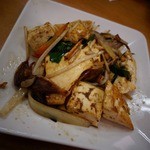 あだん - 豆腐ちゃんぷるー。ごっつう旨かった。東京でも沖縄豆腐こうて作ってみたほどや！