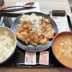 吉野家 - 料理写真:大判豚肩ロース焼き定食(旨ダレ生姜)→とん汁