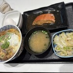 吉野家 - 料理写真:月見牛丼大盛りセット+キンメダイ(息子チョイス)