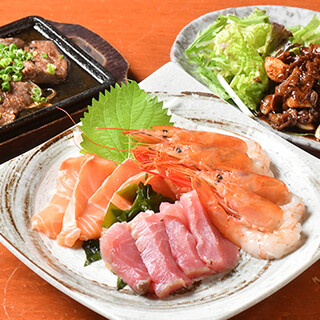 こだわりの和牛ステーキや、鮮度抜群の海鮮を鉄板焼きで堪能！