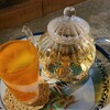 バーと喫茶 リベルテ - お飲み物①HOT薔薇花茶【中国茶/玫瑰茶、浜茄子〖ハマナス〗の蕾を使用】(税込500円)
西洋の本当の薔薇ほど香りは強くなく、ハーブティみたいな穏やかな薫り、ゆったりと寛ぎの気分に浸れます
