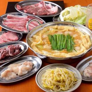 手切り新鮮もつが自慢の京もつ鍋と希少部位焼肉を堪能