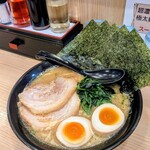 つけ麺らーめん 春樹 - 料理写真:横浜家系豚骨スペシャル(醤油)1,100円