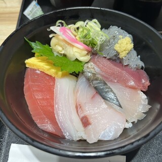 沼津魚がし丼_1