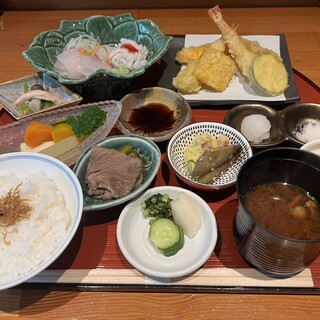 秋初月_0