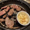 元氣七輪焼肉 牛繁 - お肉も厚めで柔らかい　ニンニクホイル焼きもボリュームあり！