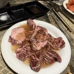 元氣七輪焼肉 牛繁 - ハラミも厚みあって、塩、ダレ、ニンニクなど選べます