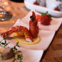 全聚徳 新宿店 - 前菜三種　海老，お肉の冷製、トマトのピクルス
