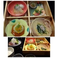 博多割烹 水音 川端店 - 松花堂弁当には4種類のお料理が入っています。