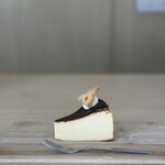 HOCCH gallery and book cafe - 日曜日はオヤツハイツ様のケーキをご提供しています