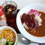 すき家 - 料理写真:ポークロックカレー(ご飯少なめ)とサラダ