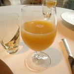 キュイジーヌ[s] ミッシェル・トロワグロ - 2010/04　ラフランス(９００円)。