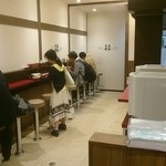 立山そば - お店奥の方のカウンター