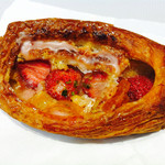 パンやきどころ RIKI - 焼きいちごデニッシュ ¥230+税