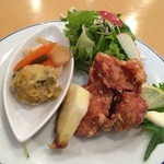 旬のうまいもん倶楽部 - ある日のAランチ　唐揚アップ