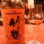 ミニハウス - 私にはご縁の無い貴重なウイスキー『竹鶴３５年』の写真を撮らしていただきます