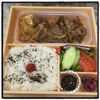 荒井屋 本店 - 荒井屋のお弁当。
                新幹線の車内でいただきます。