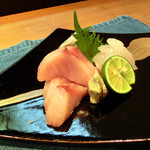 Sushi Yanagiya - 鰆と平目のお造り（CASIO）