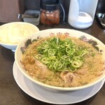 来来亭 - 料理写真:ラーメン840円・小盛りライス（無料）