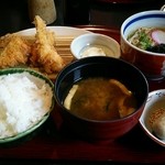 京いぶき - まずは基本の、日替わりフライとミニ麺ランチ　８８０円。写真はとんかつと白身フライ。