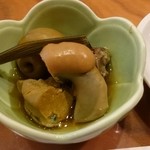 千代鮨 - お通しのなんとか貝です(笑) 肝が美味い