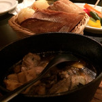 YONA YONA BEER WORKS - 牡蠣とマッシュルームのアヒージョ(￥780)