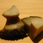 こま田 - 蒸し鮑4切れに切って