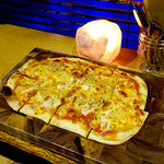 BELLOWS BURGER - ハワイアンピザ1180円