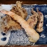 讃岐饂飩 恩家 - エビ、ゲソ、マイタケ