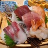 鮨・酒・肴 杉玉 - 刺身盛り合わせ  赤茶色のまぐろ もちろん新鮮ではない