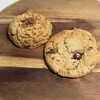 オブゴ ベーカー - 左 メープルウォールナッツクッキー 右 インポッシブルチョコレートチップ