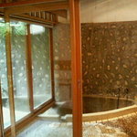 亀の井別荘 - お部屋についている内風呂と露天風呂