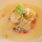 キュイジーヌ[s] ミッシェル・トロワグロ - 2010/04 ３種の貝のスープ(正式名称は不明)。