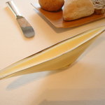 キュイジーヌ[s] ミッシェル・トロワグロ - 2010/04 バター。