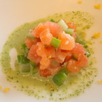 キュイジーヌ[s] ミッシェル・トロワグロ - 2010/04 サーモンのタルタルとアスパラガス　ハーブのラッシー。