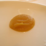 キュイジーヌ[s] ミッシェル・トロワグロ - 2010/04 香ばしい木の香りの仔羊　アプリコットのクルスティアン　クミンとリコッタ。